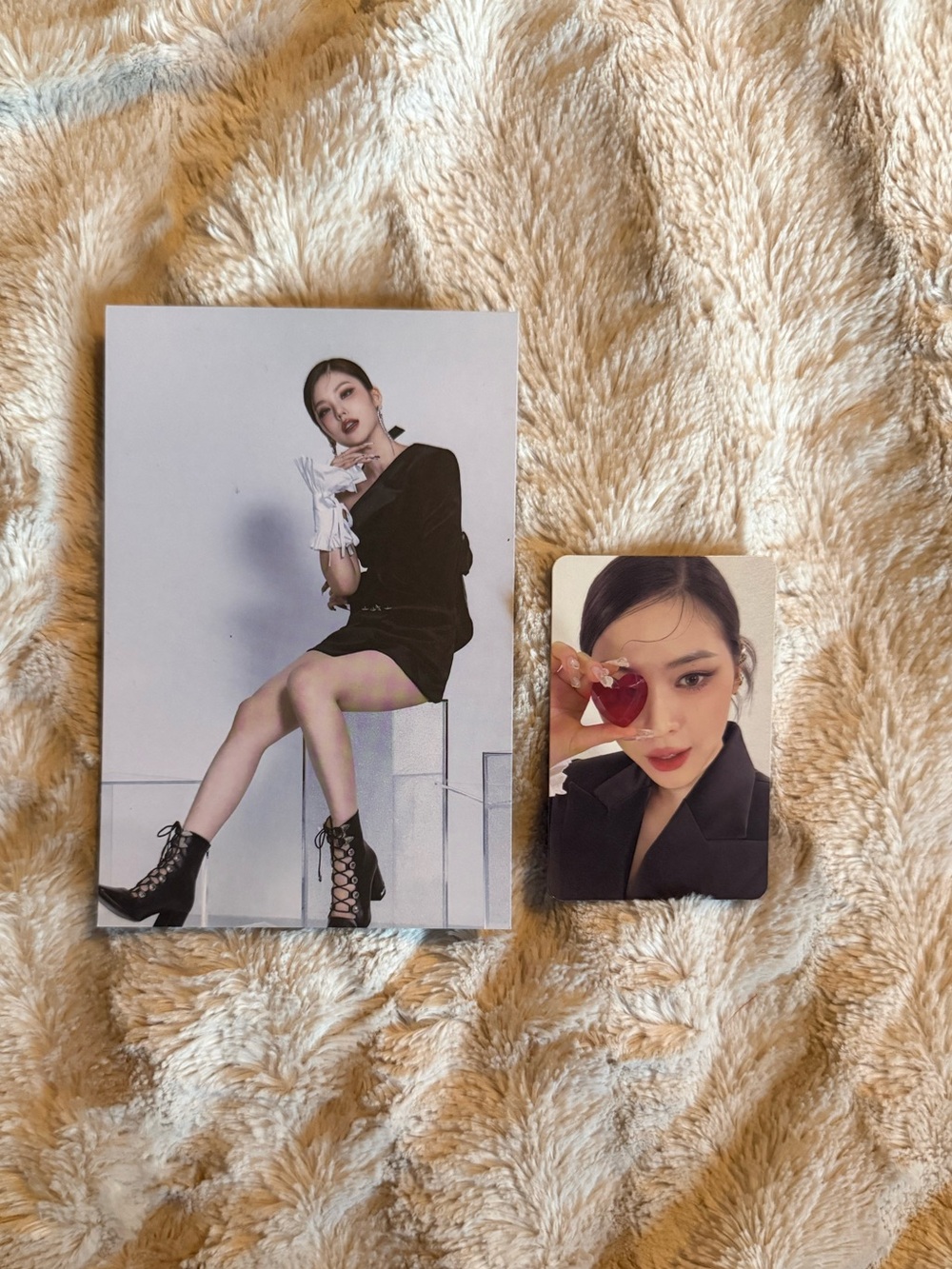 ITZY Checkmate Photocard/Postcard Lot - Ryujin Photocard Yeji Postcard